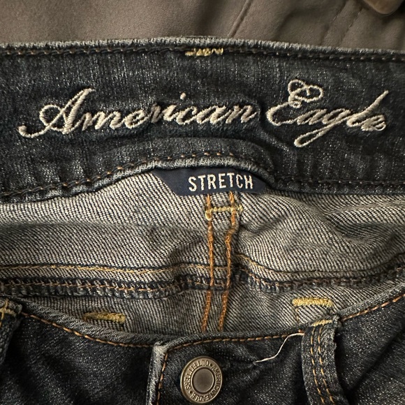 American Eagle, Artist crop, jeans. Approximately a 7” rise. Size 4. - Picture 3 of 4
